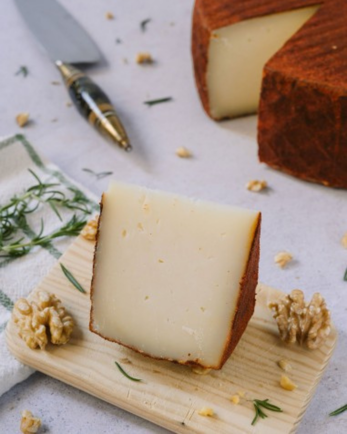 Queso Majorero Semicurado al Pimentón – Juani Charcutería 27,90€/Kg