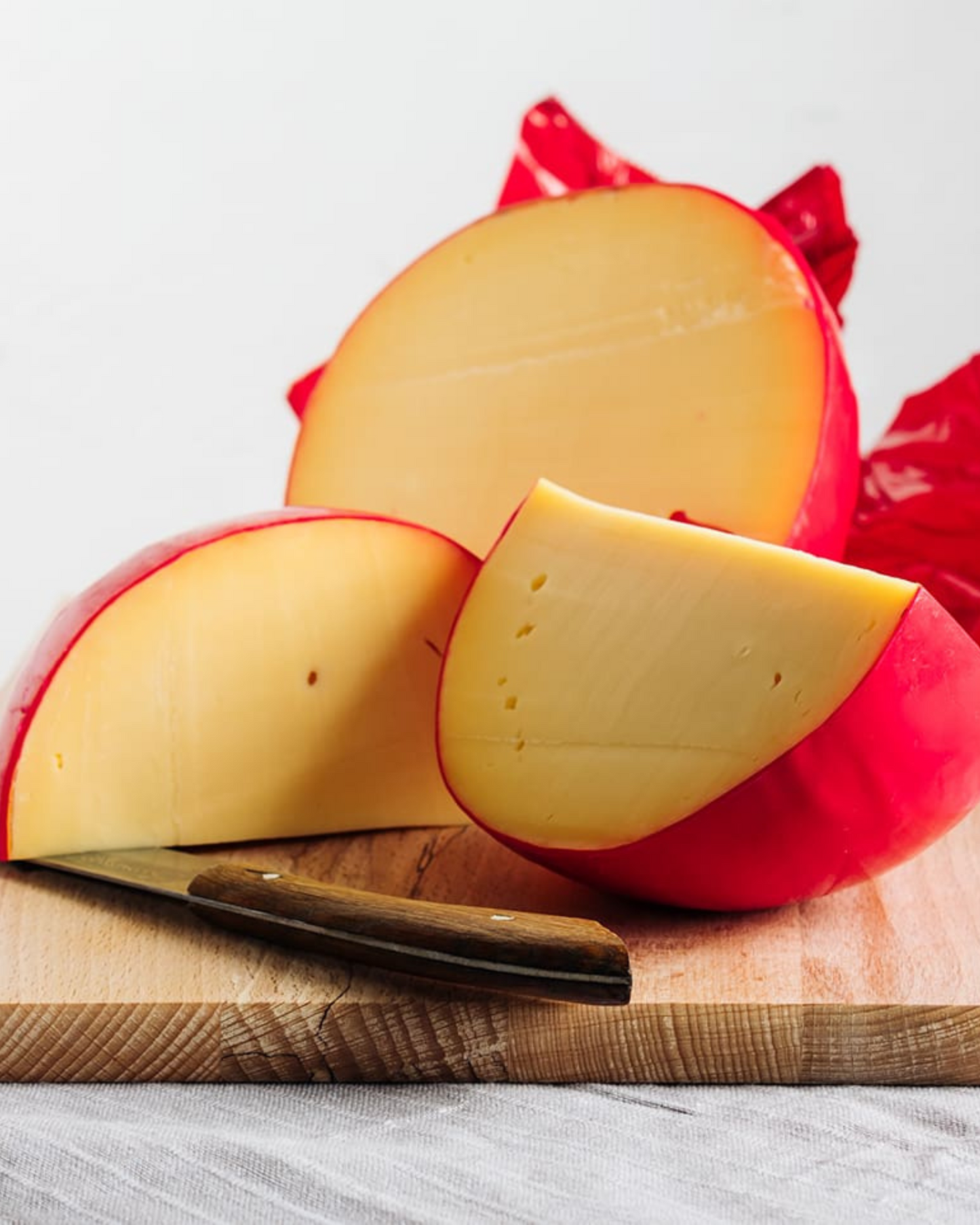 Queso Bola Castillo Semicurado – Juani Charcutería 12,90€/Kg
