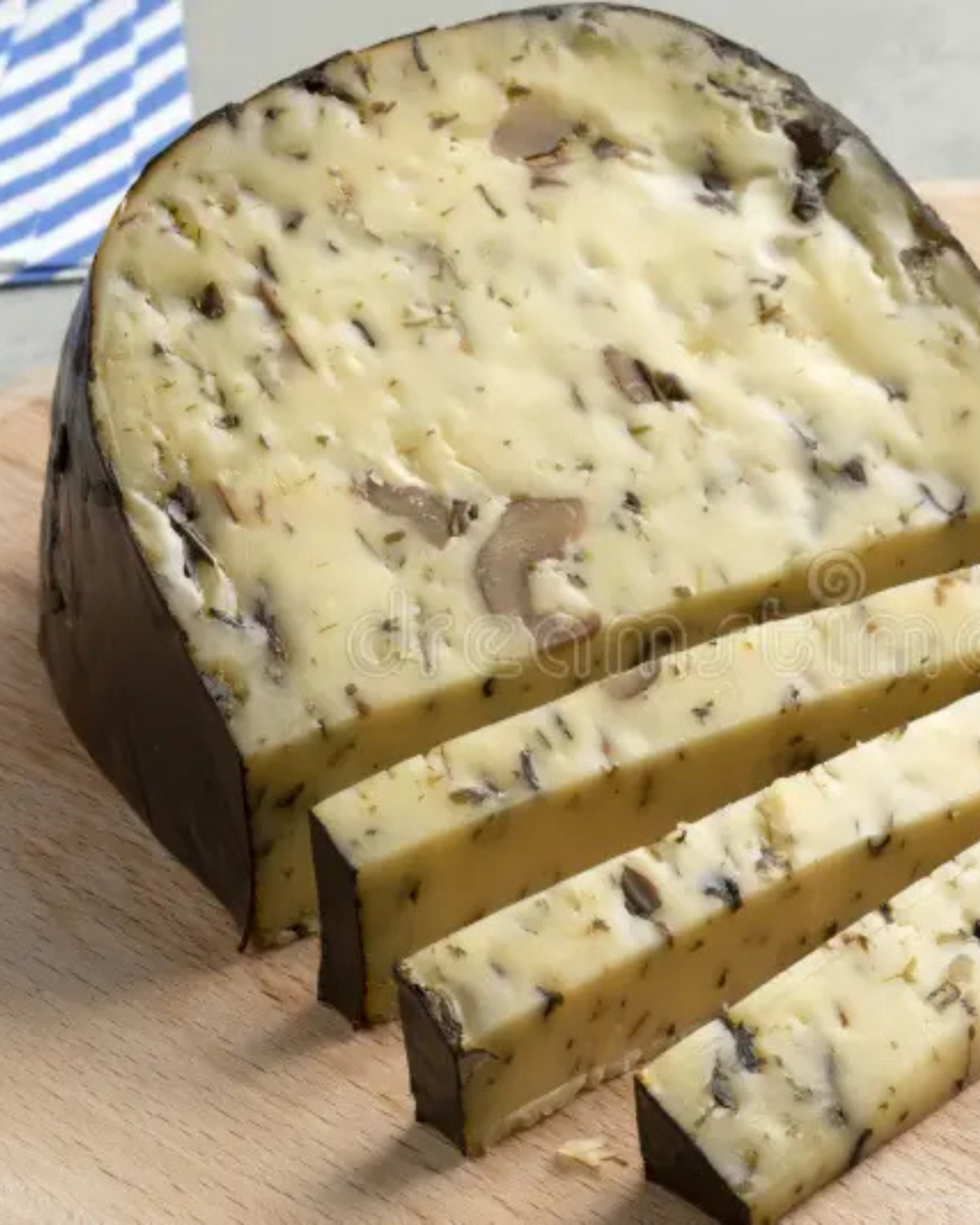 Queso Gouda con Setas y Castañas – Fusión Otoñal de Sabor y Tradición 37,90€/Kg