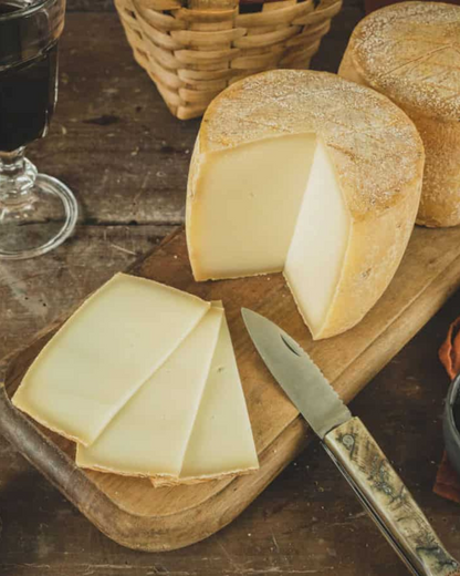 Queso Semicurado de Oveja y Cabra – Sabor Suave y Equilibrado 23,90€/Kg